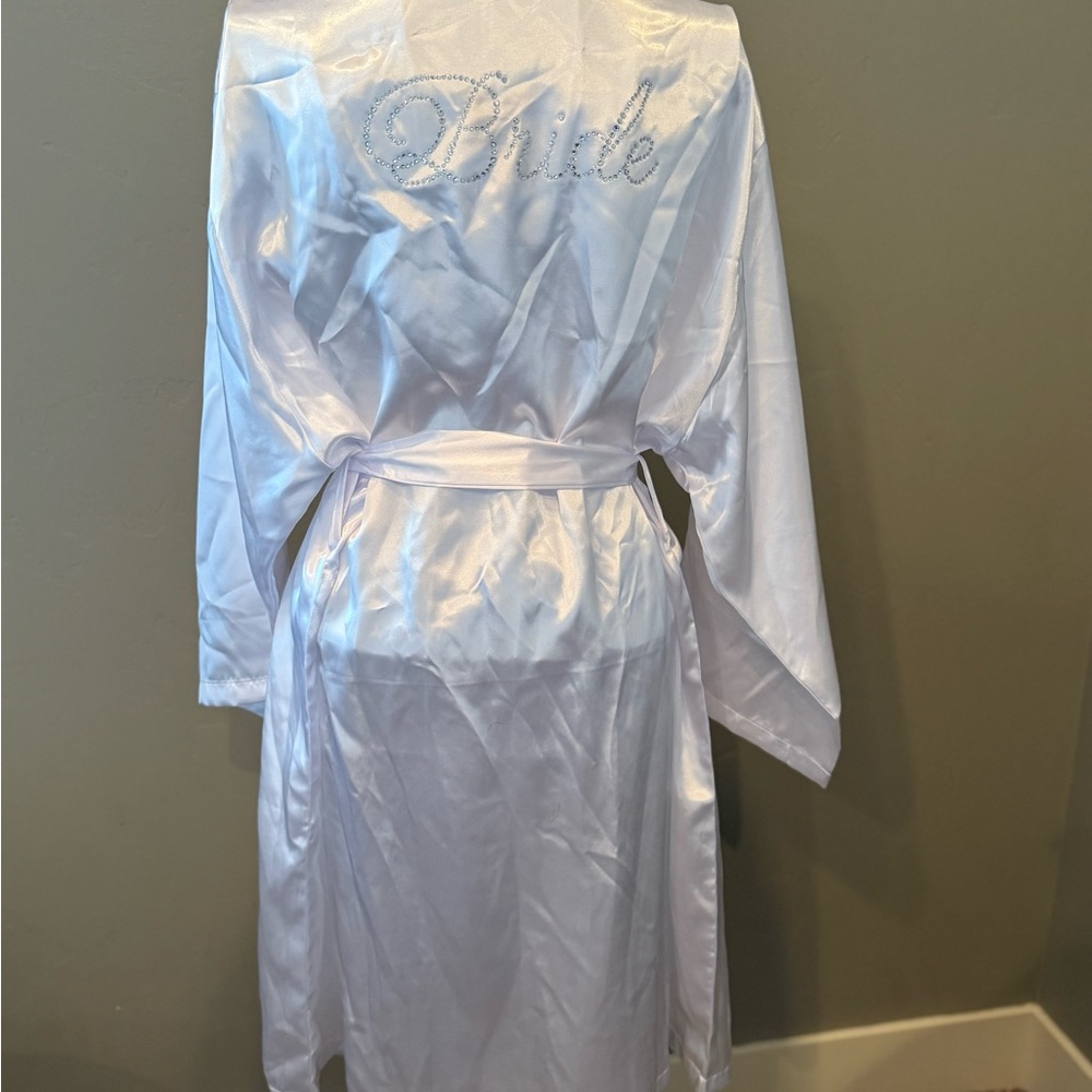 Luxurious White Bride Robe with Tie Belt Intimates Sleepwear - Picture 3 of 7